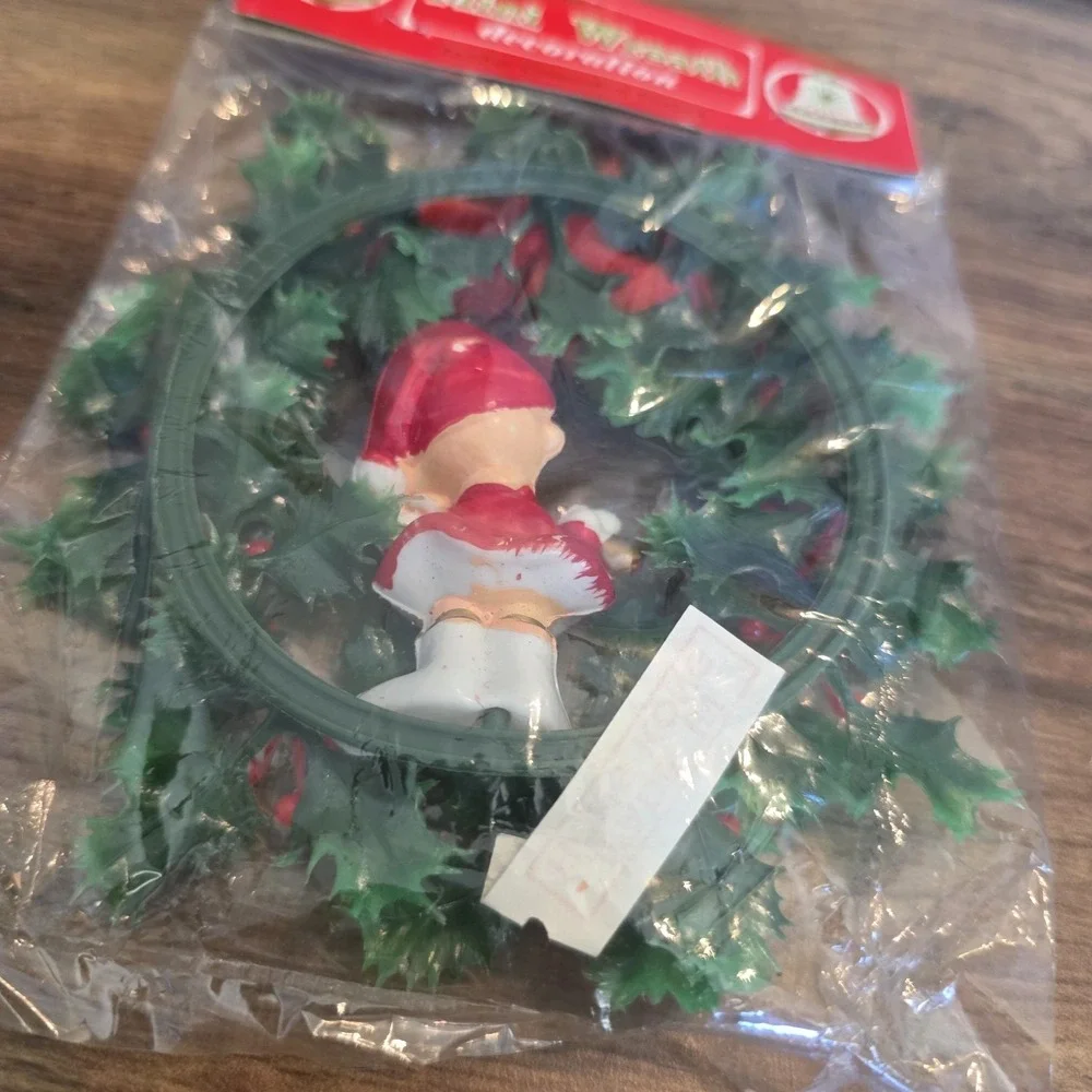 Commodore Mini Wreath Decoration New In Package Vintage Wreath & Elf Holiday